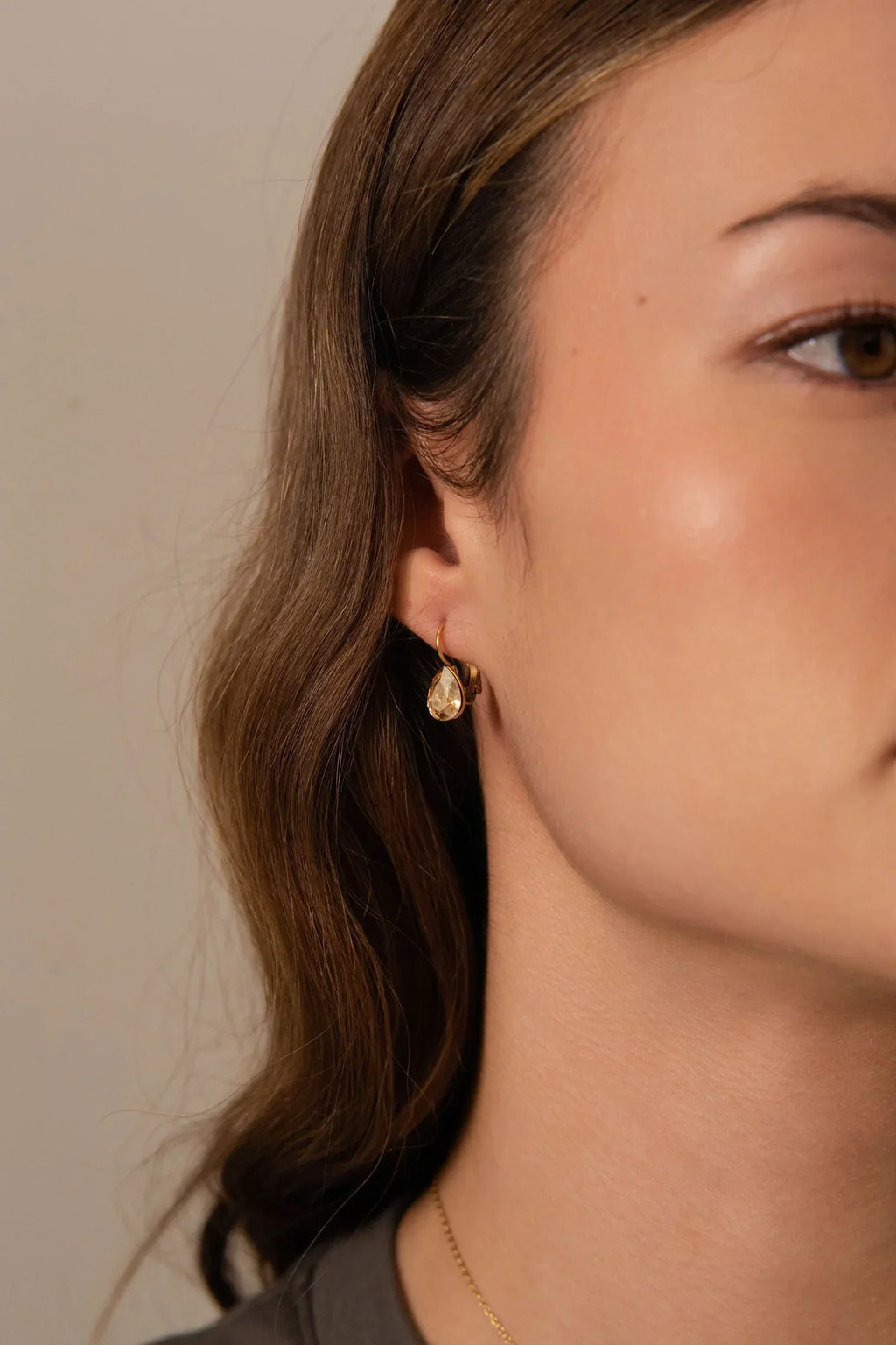 Boucles Bertille mini (beige soleil) - cristaux Swarovski®